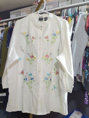 Erika White Tunic Top with Multicolor Floral Embroidery 2X PTP 25 Linen And Cott